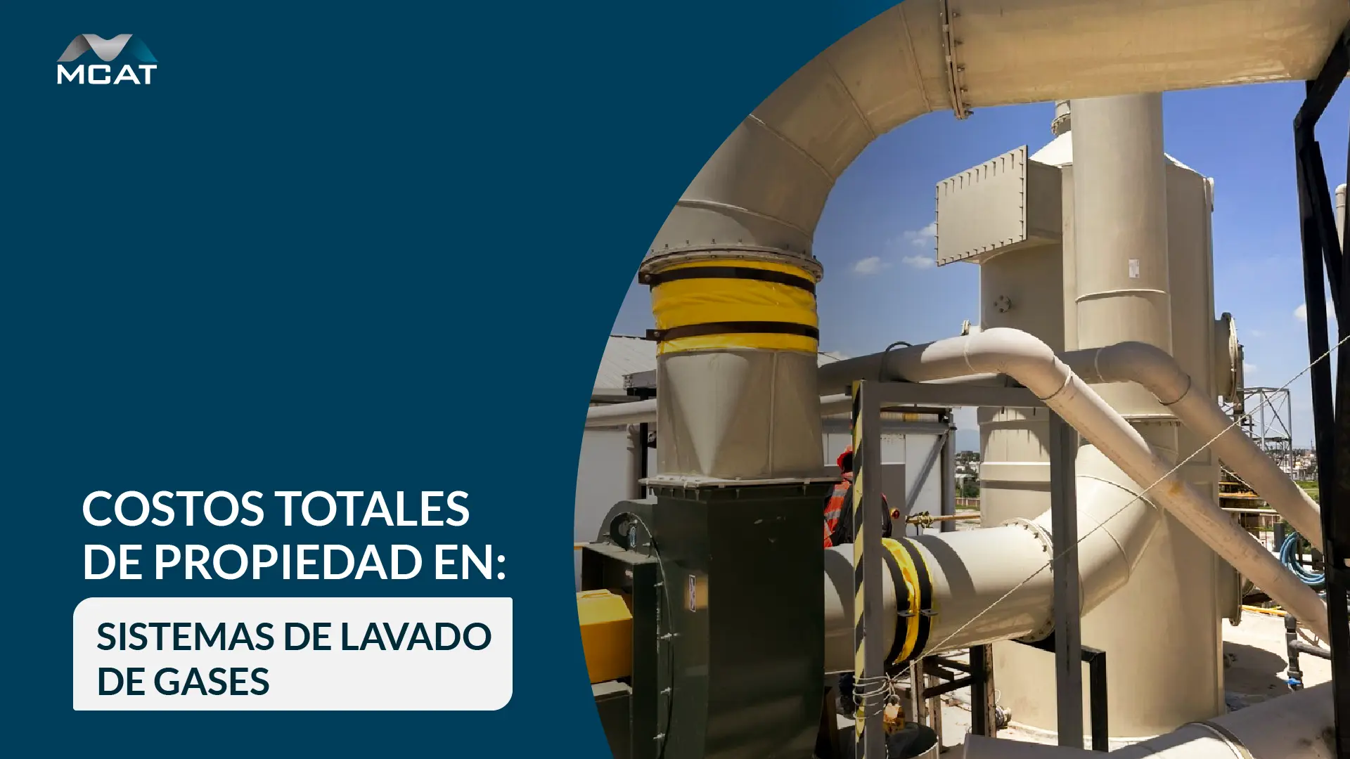 Equipo de ingeniería y finanzas revisando el TCO de un sistema de lavado de gases MCAT frente a un lavador de gases industrial en operación